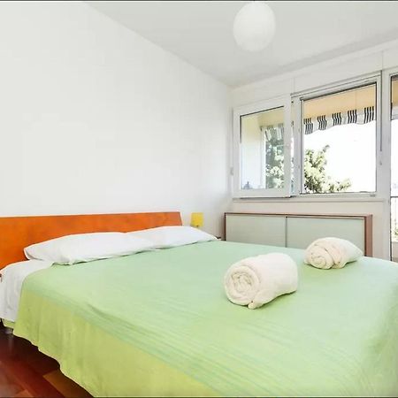Apartment Put Meja Split Luaran gambar