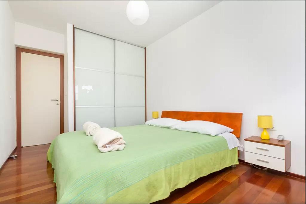 Apartment Put Meja Split Luaran gambar