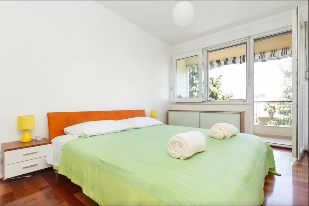 Apartment Put Meja Split Luaran gambar