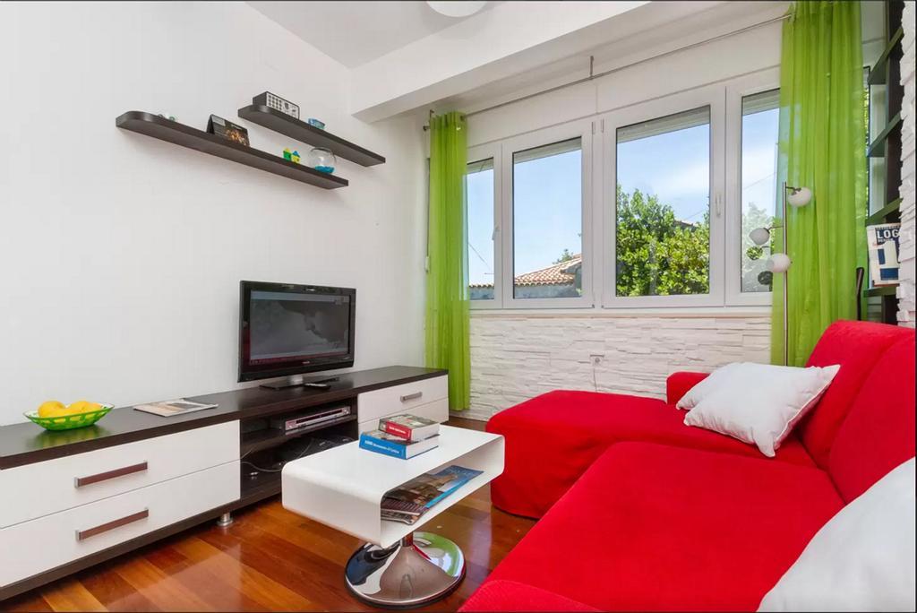 Apartment Put Meja Split Luaran gambar